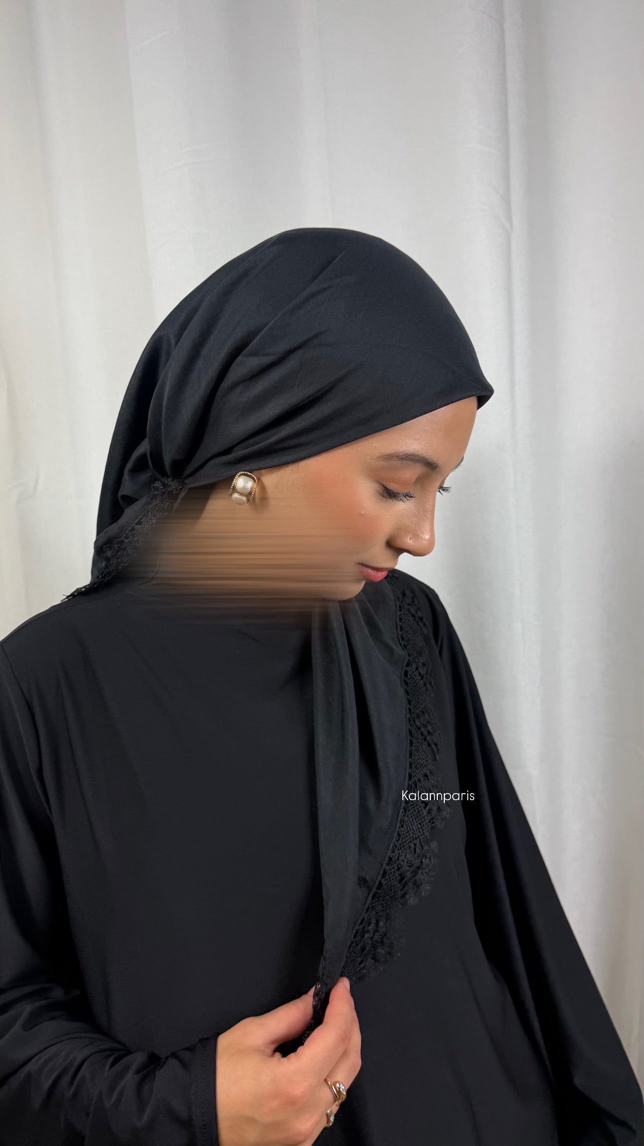 CARRÉ COTON BORNÉ DE DENTELLE - NOIR