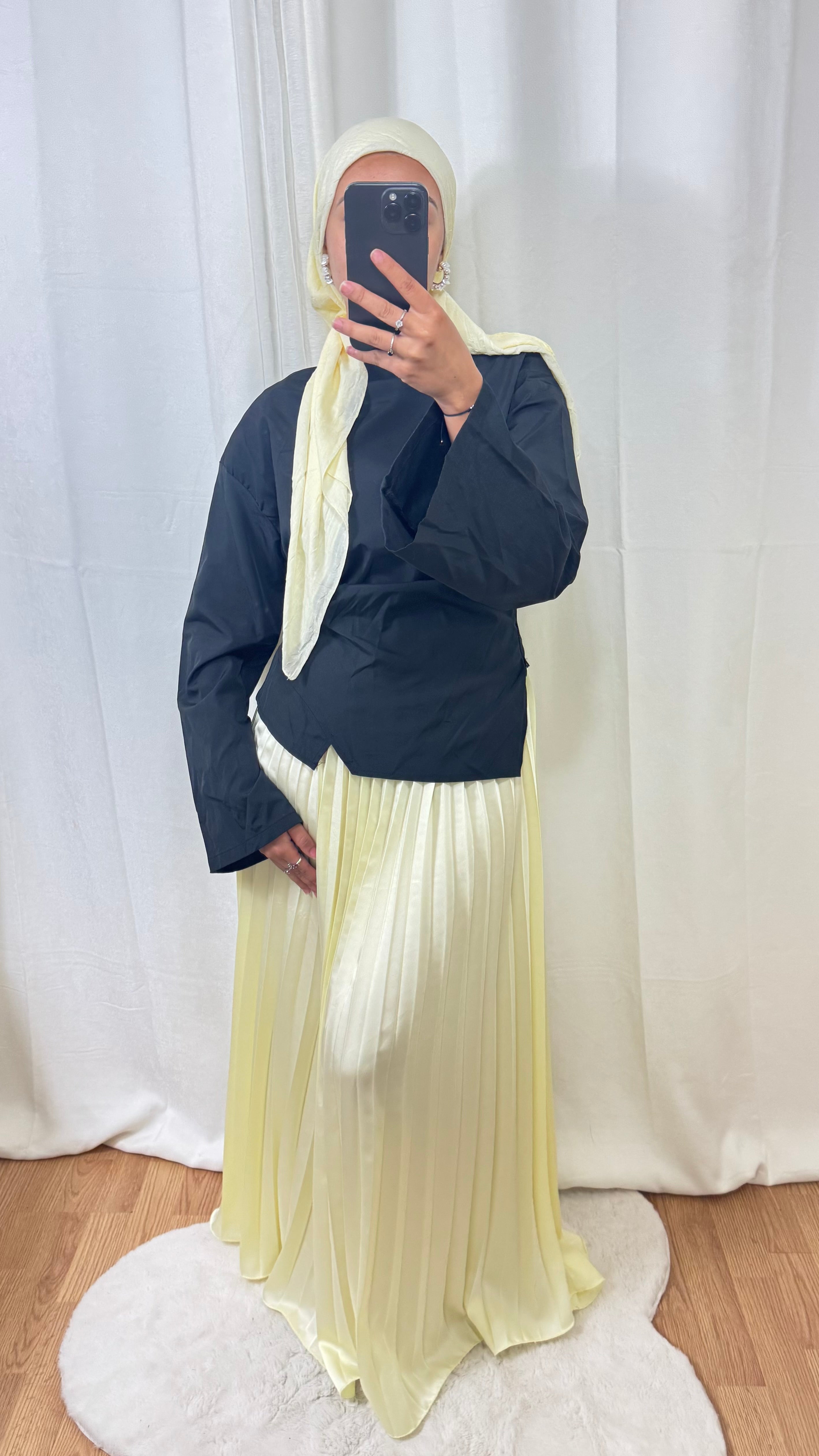 JUPE PLISSÉE SATINÉE LAYAA - JAUNE POUDRÉ