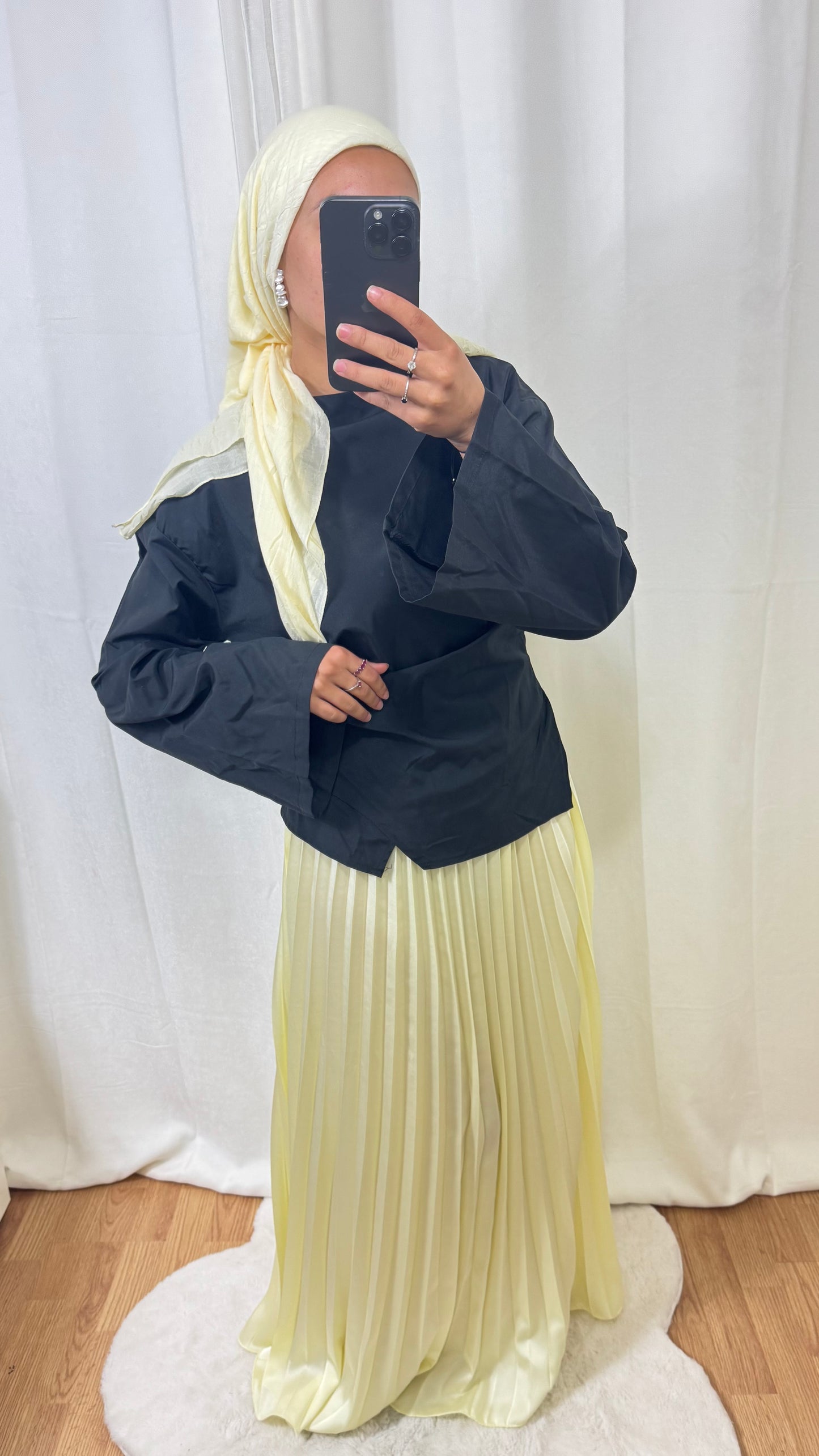 JUPE PLISSÉE SATINÉE LAYAA - JAUNE POUDRÉ