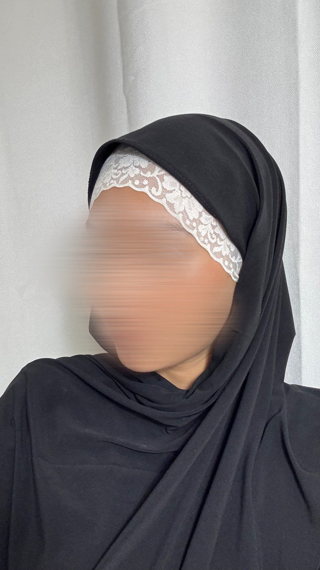 BANDEAUX EN DENTELLE - FAITS MAIN