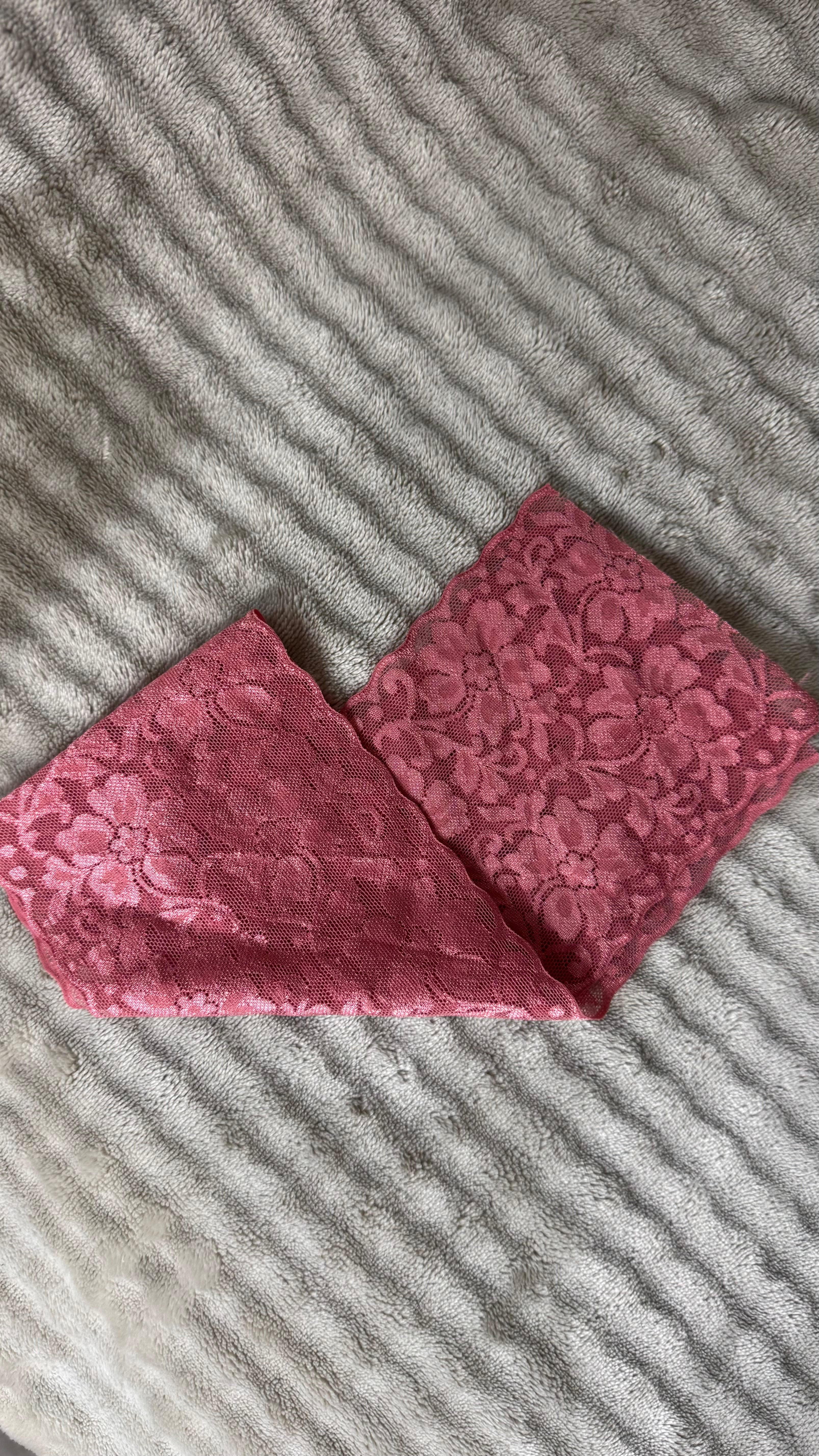 BANDEAUX EN DENTELLE - FAITS MAIN