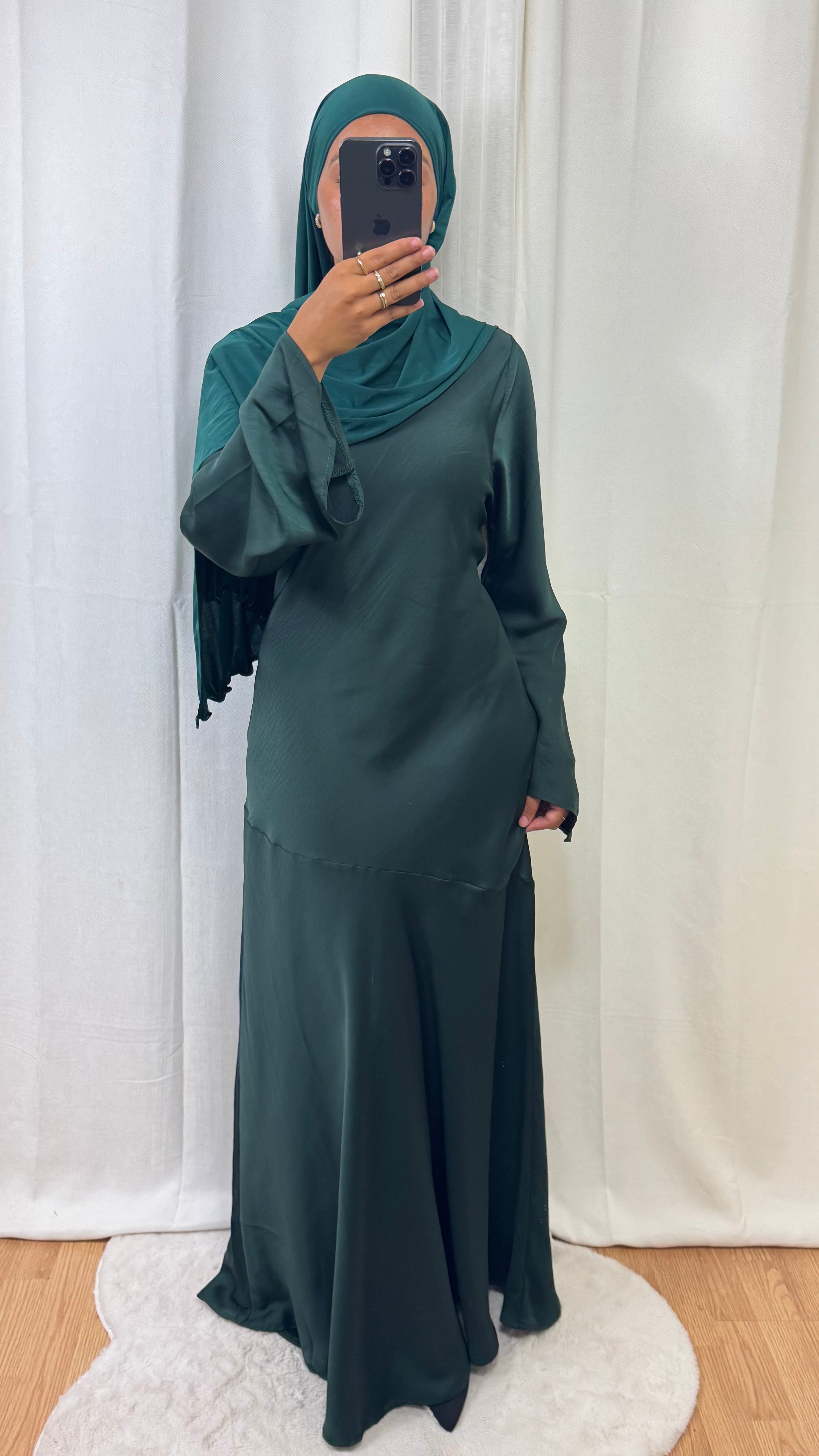 ROBE SATINÉE - VERT ÉMERAUDE