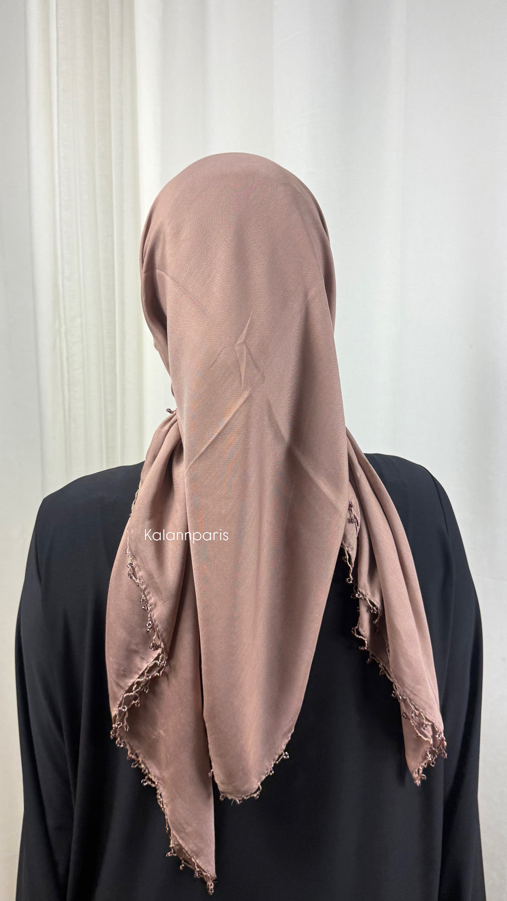 CARRÉ COTON ORNÉ DE PERLES - TAUPE