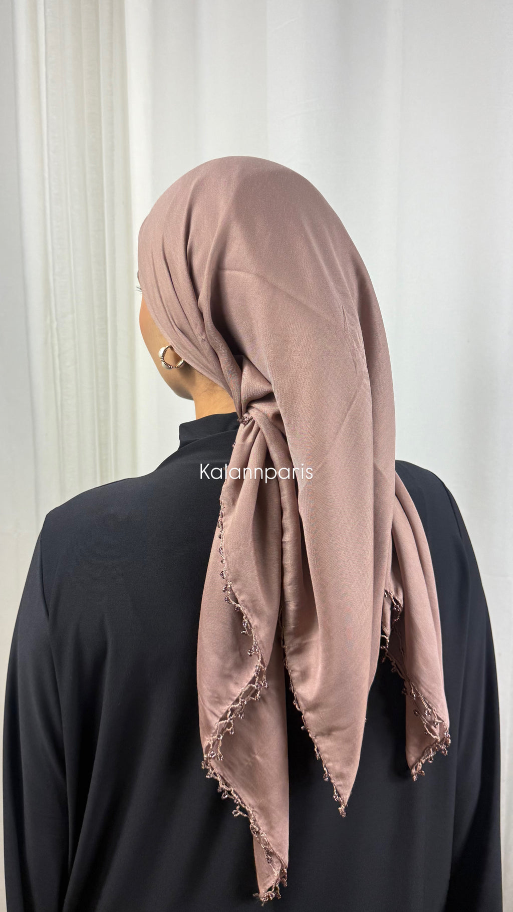 CARRÉ COTON ORNÉ DE PERLES - TAUPE