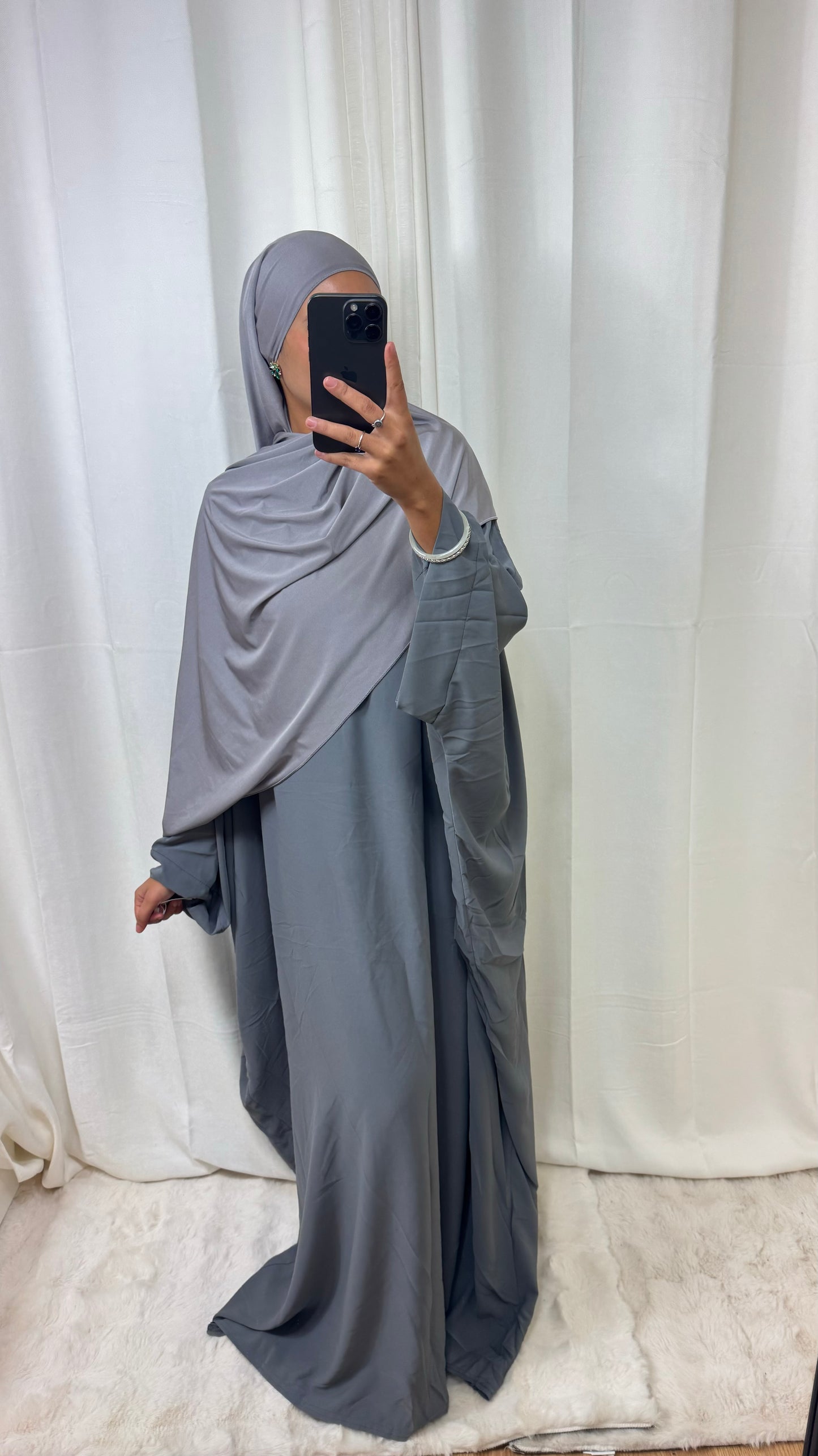 ABAYA SAOUDIENNE ELEGANCE - GRIS CLAIR