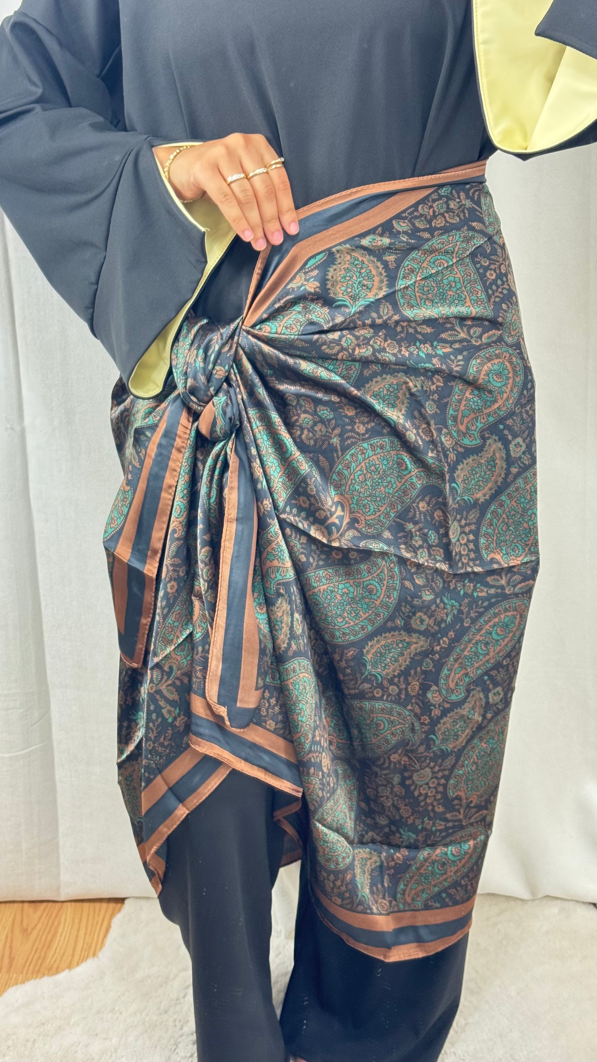 HIJAB RECTANGLE SATINÉ - VERT/ NOIR