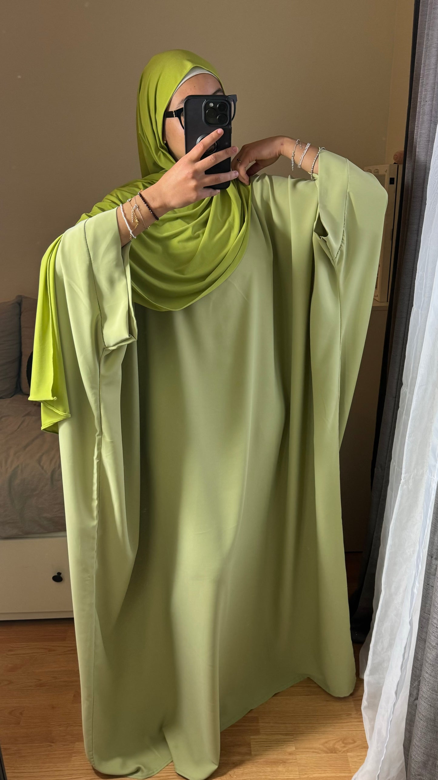 ABAYA SAOUDIENNE ELEGANCE - PISTACHE