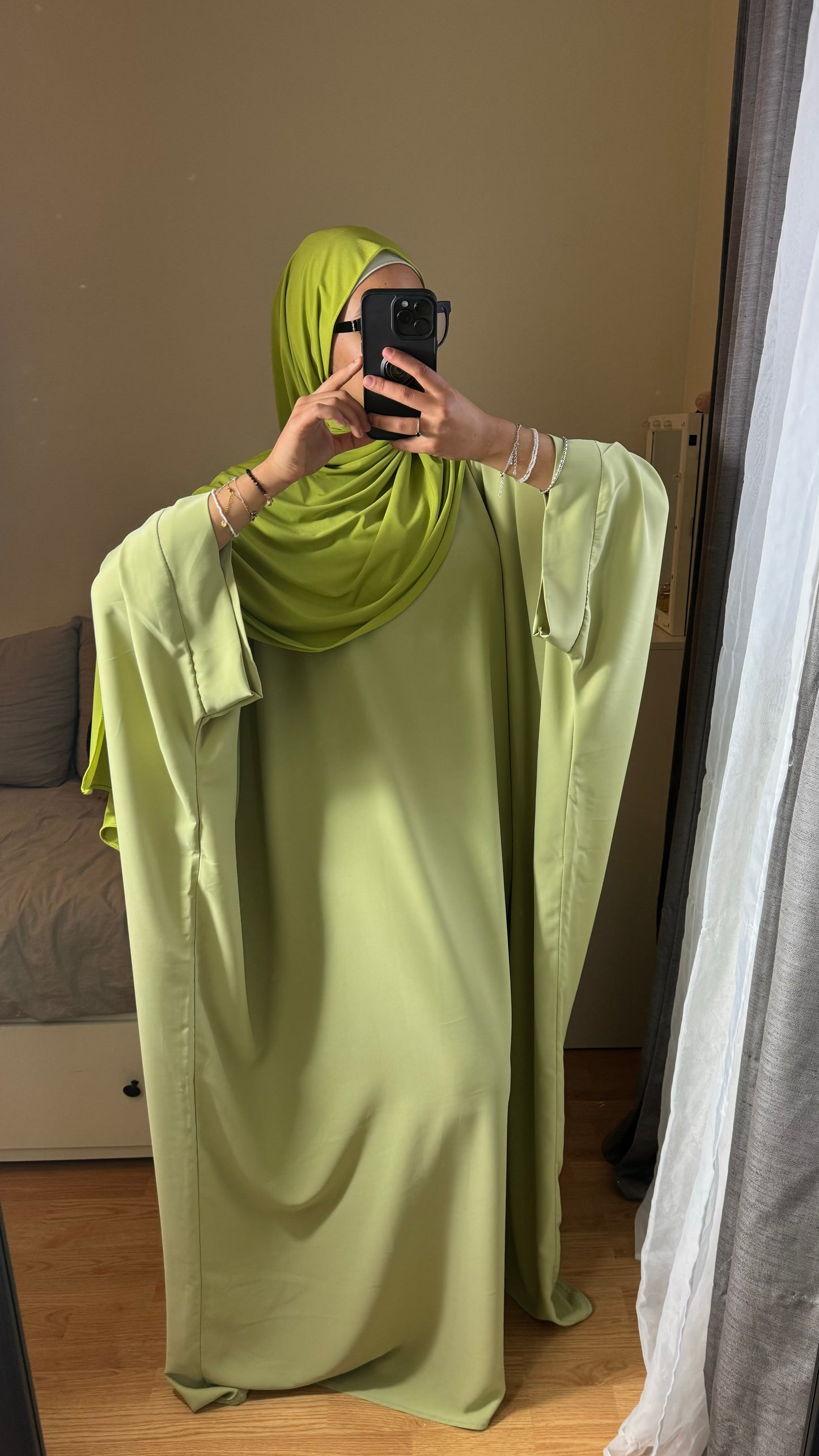 ABAYA SAOUDIENNE ELEGANCE - PISTACHE