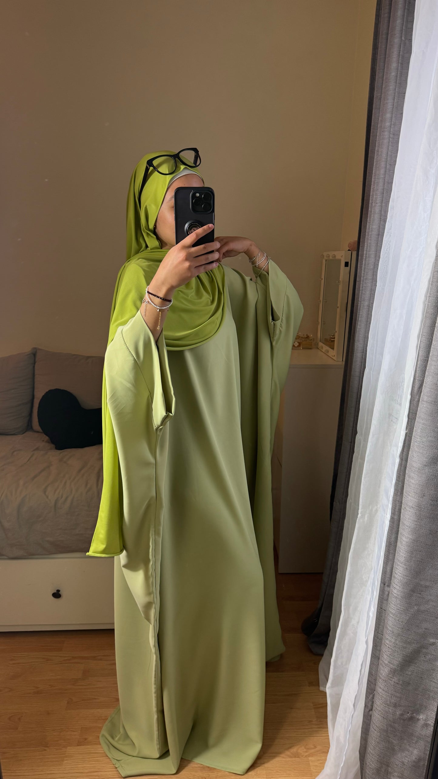 ABAYA SAOUDIENNE ELEGANCE - PISTACHE