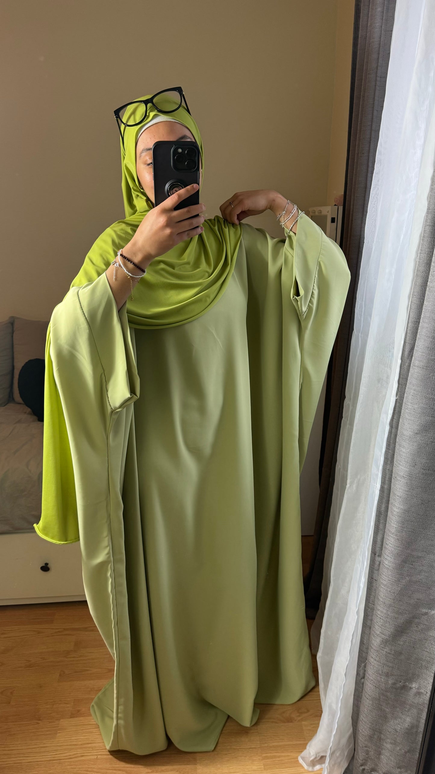 ABAYA SAOUDIENNE ELEGANCE - PISTACHE