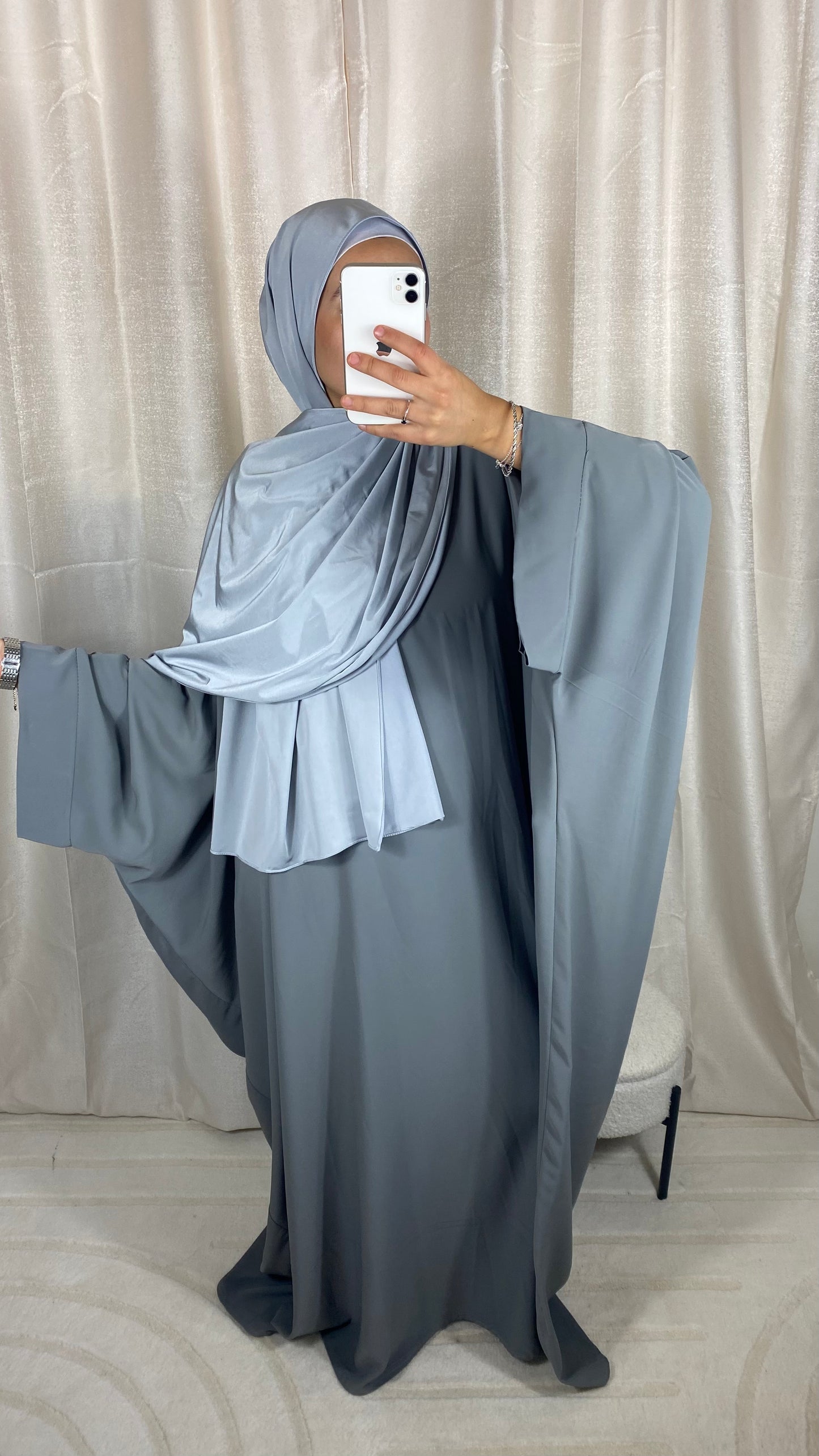 ABAYA SAOUDIENNE ELEGANCE - GRIS CLAIR