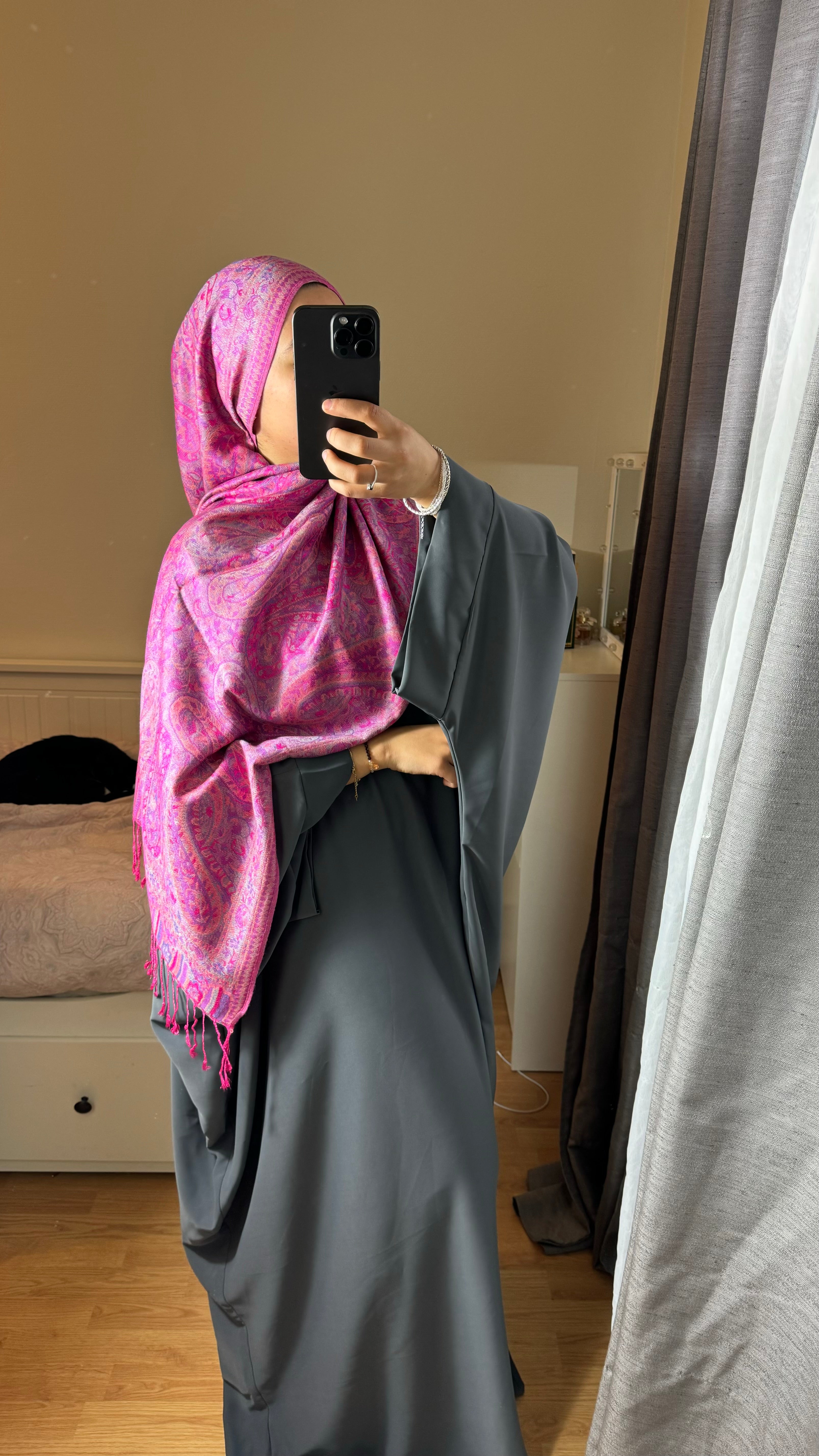 ABAYA SAOUDIENNE ELEGANCE - GRIS SOURIS