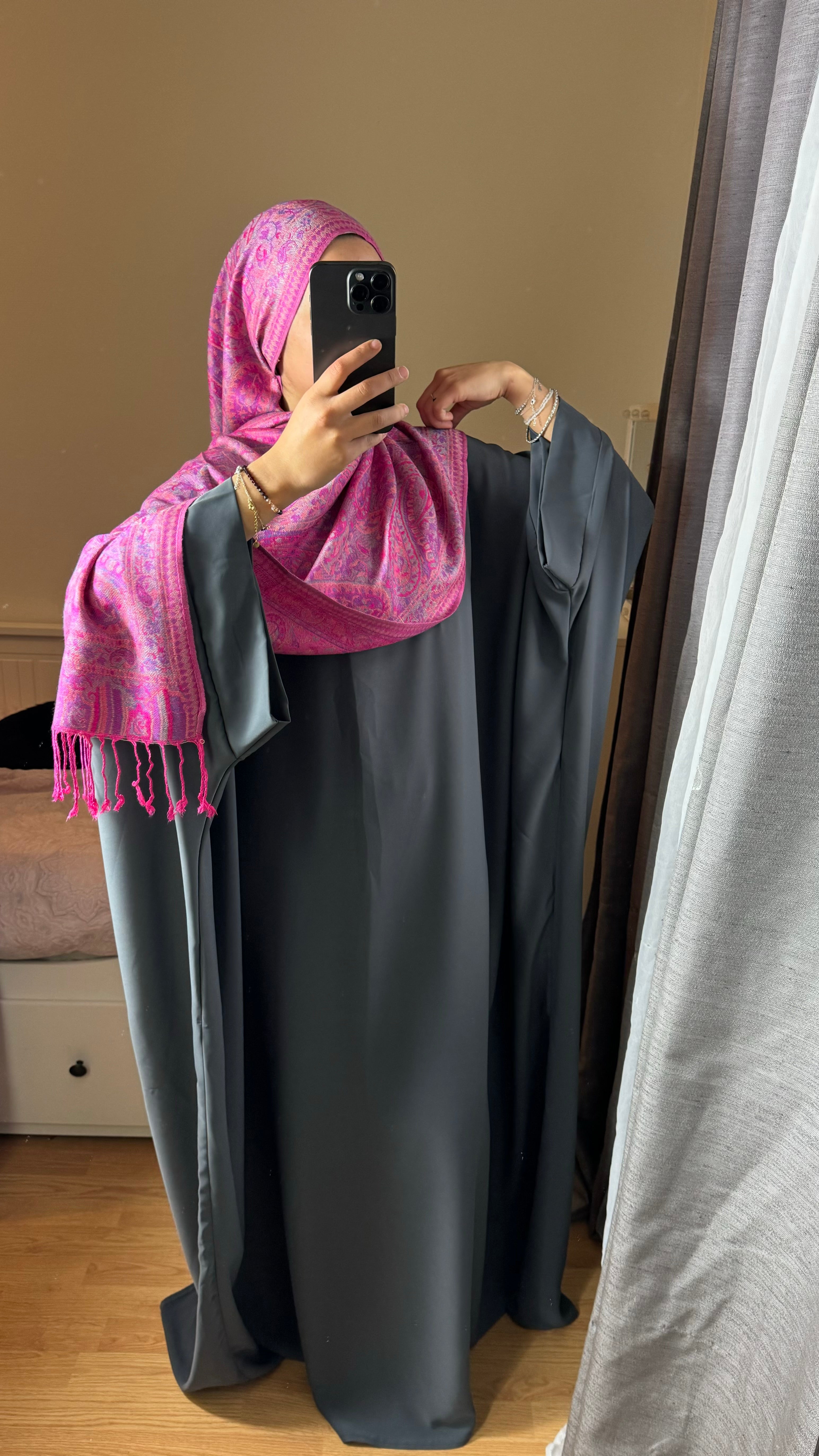 ABAYA SAOUDIENNE ELEGANCE - GRIS SOURIS