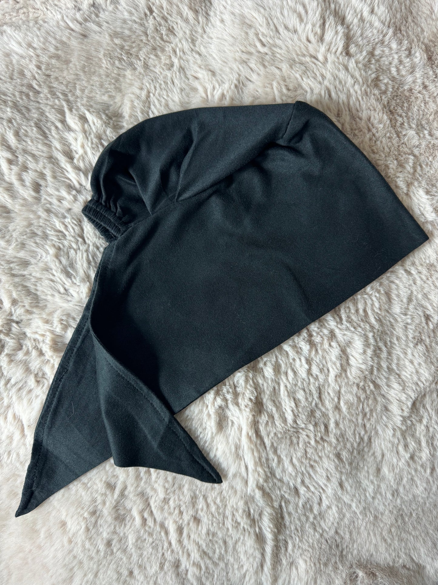 BONNET À NOUER NOIR